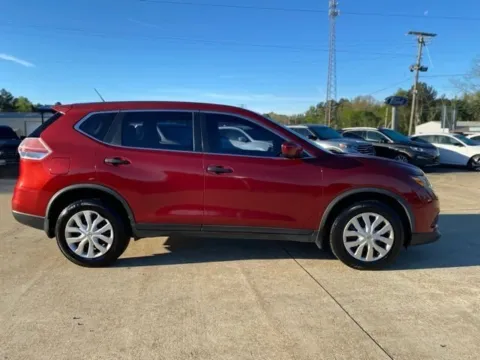 More photos of 2016 Nissan Rogue at Premier MotorCars LLC, AR