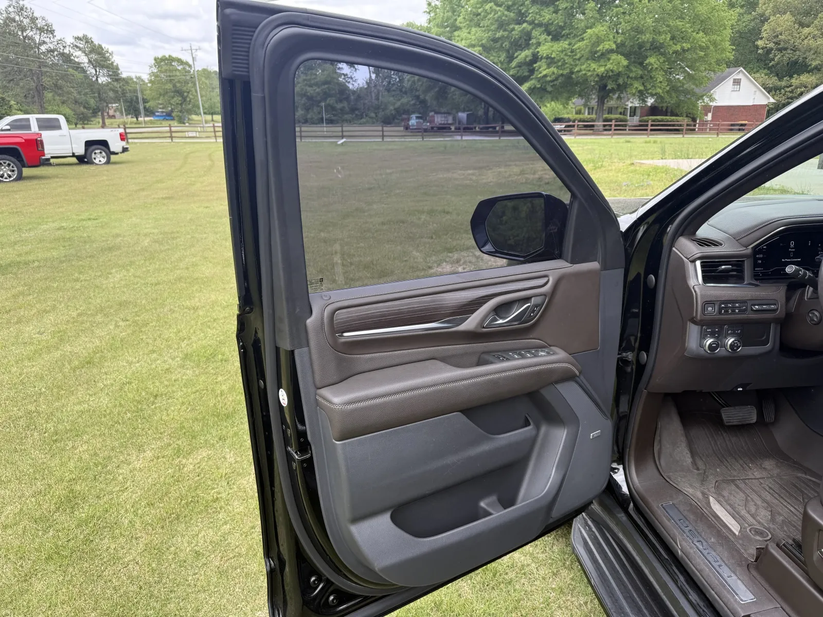 2022 GMC Yukon Denali - Photo 10