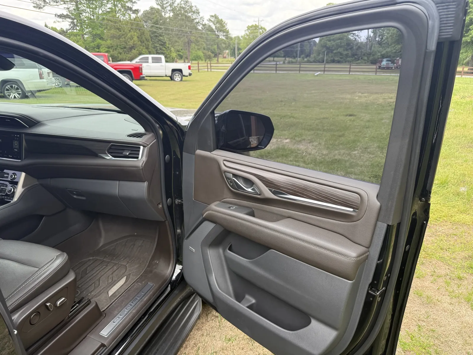 2022 GMC Yukon Denali - Photo 23