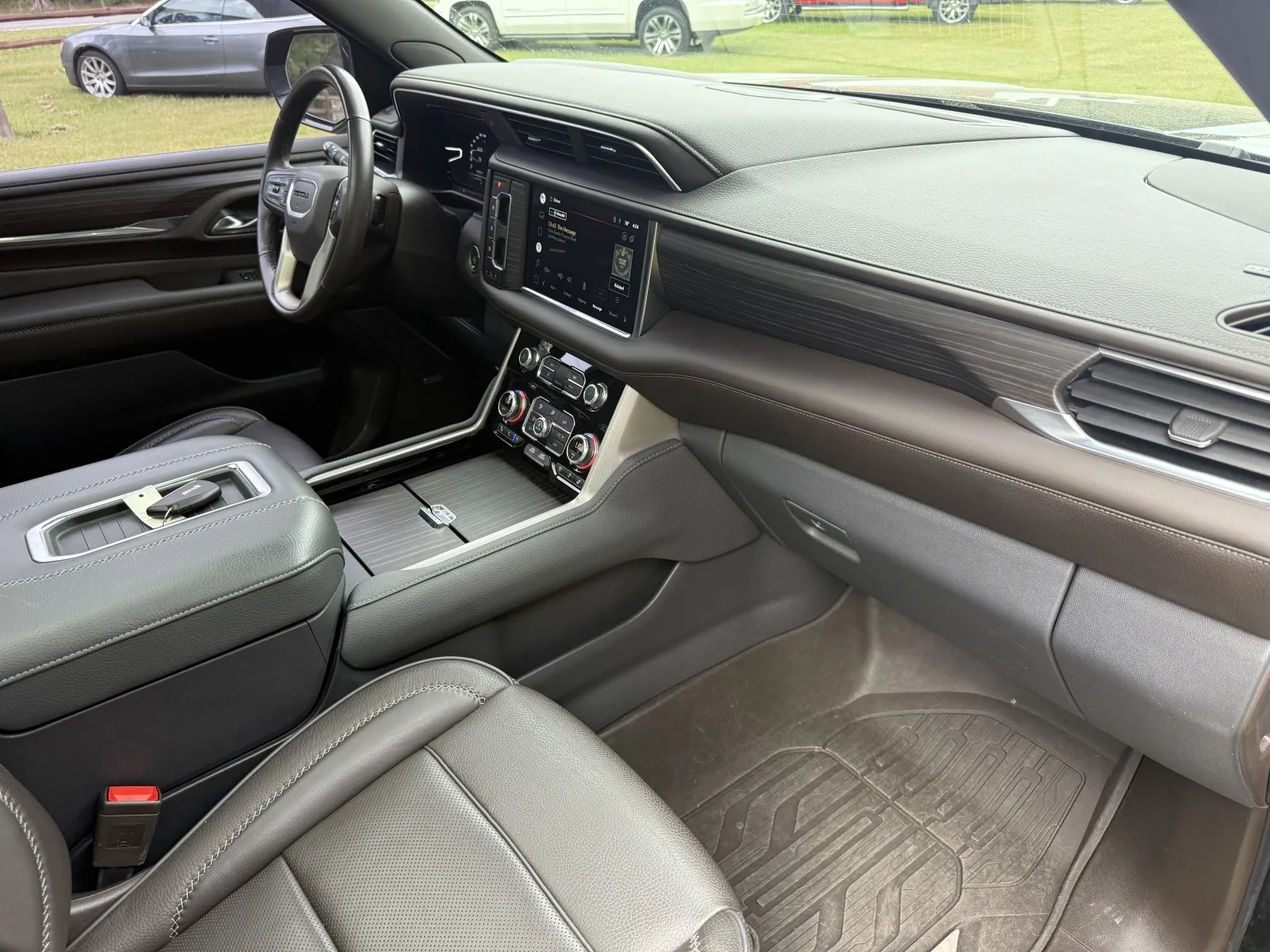 2022 GMC Yukon Denali - Photo 24