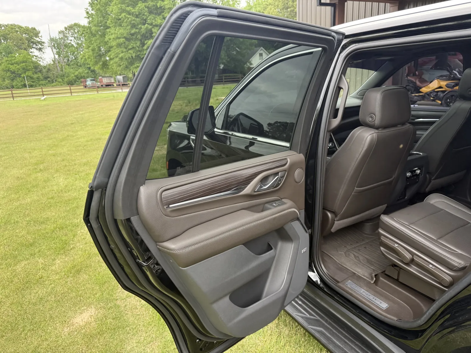 2022 GMC Yukon Denali - Photo 18