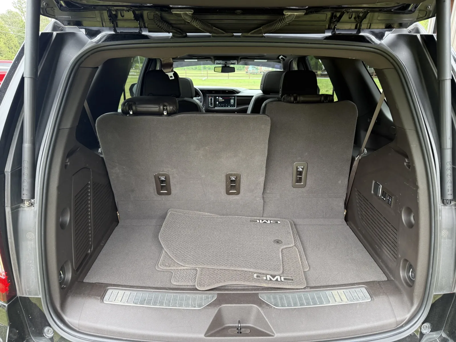 2022 GMC Yukon Denali - Photo 19