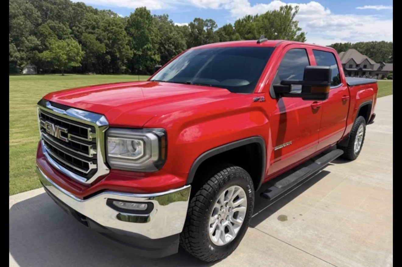 2017 GMC Sierra 4WD Crew Cab Short Box SLE's photo