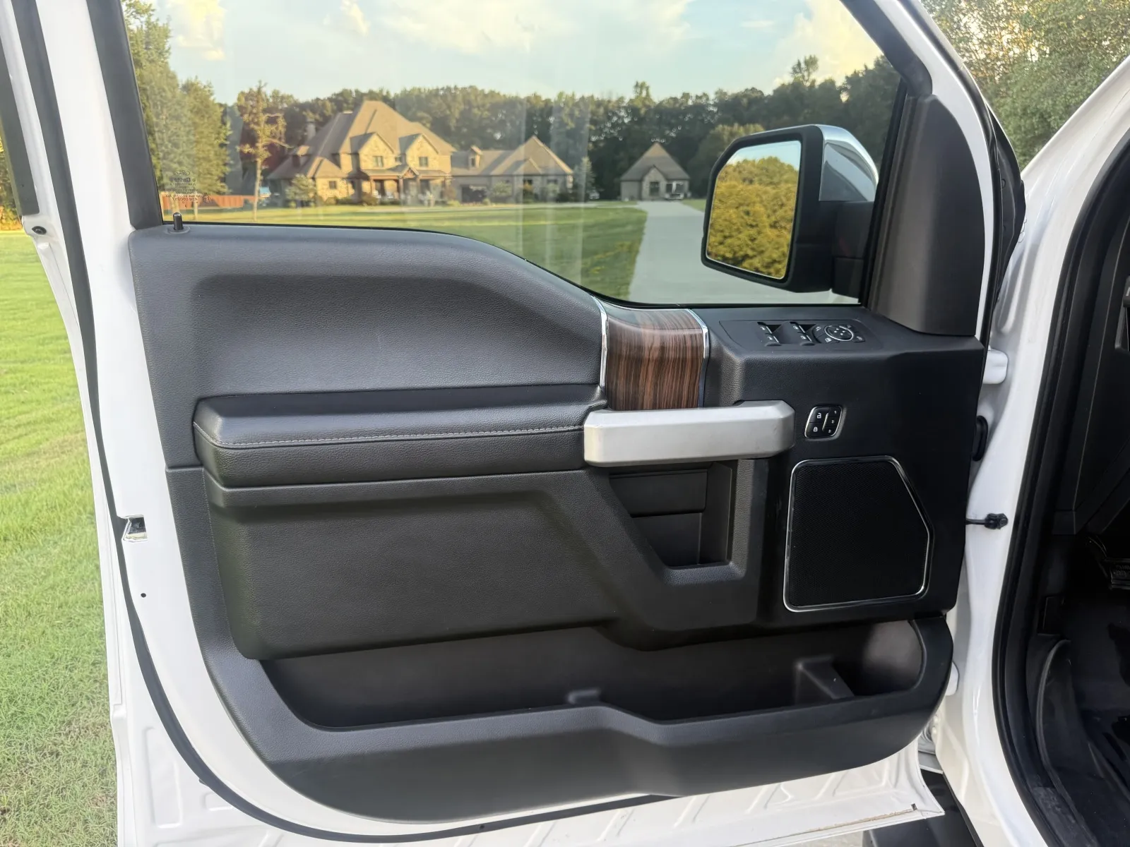 2016 Ford F-150 Lariat - Photo 10