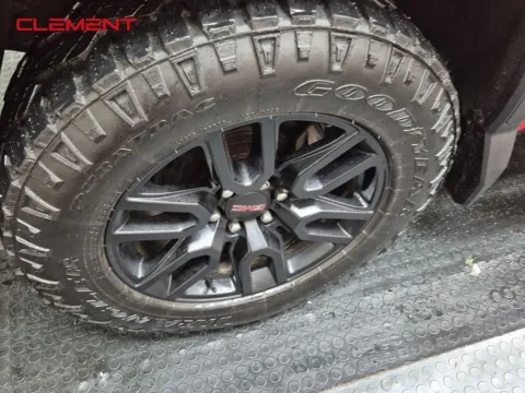 More photos of 2020 GMC Sierra 1500 Elevation at Clement Supercenter, MO