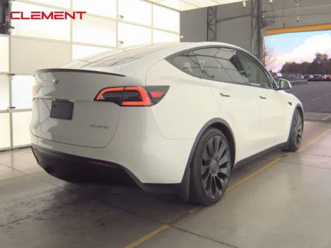 More photos of 2022 Tesla Model Y Performance at Clement Supercenter, MO