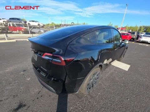 More photos of 2023 Tesla Model Y Long Range at Clement Supercenter, MO