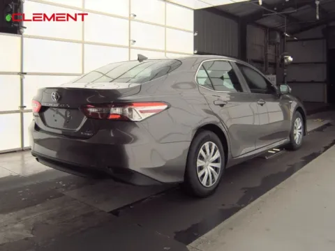 More photos of 2020 Toyota Camry Hybrid LE at Clement Supercenter, MO