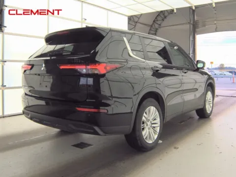 More photos of 2024 Mitsubishi Outlander ES at Clement Supercenter, MO