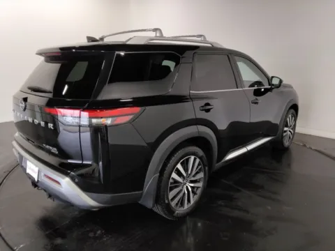 More photos of 2022 Nissan Pathfinder Platinum at Clement Supercenter, MO