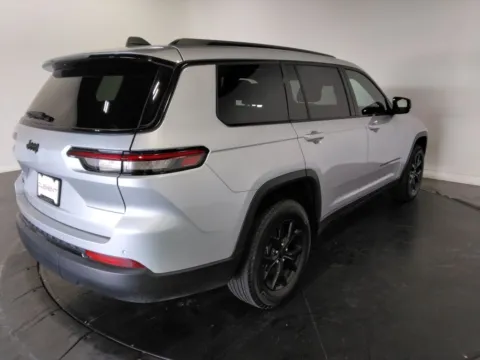 More photos of 2024 Jeep Grand Cherokee L Altitude at Clement Supercenter, MO