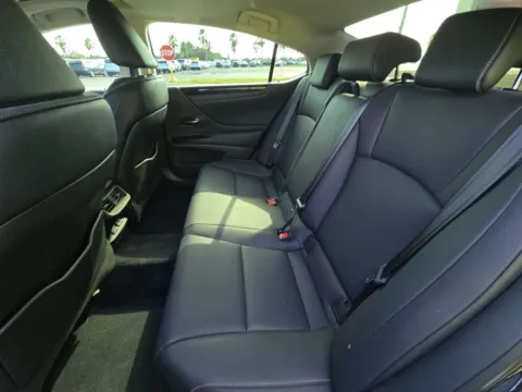 More photos of 2019 Lexus ES 350 at Clement Supercenter, MO