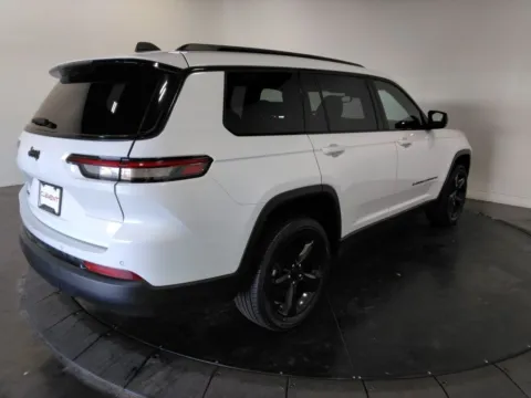 More photos of 2023 Jeep Grand Cherokee L Altitude at Clement Supercenter, MO