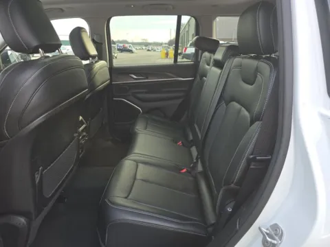More photos of 2022 Jeep Grand Cherokee 4xe at Clement Supercenter, MO