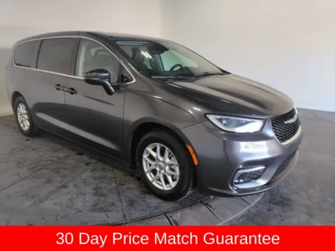 More photos of 2023 Chrysler Pacifica Touring L at Clement Supercenter, MO