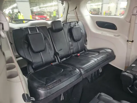 More photos of 2023 Chrysler Pacifica Touring L at Clement Supercenter, MO
