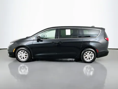 More photos of 2023 Chrysler Pacifica Touring L at Clement Supercenter, MO