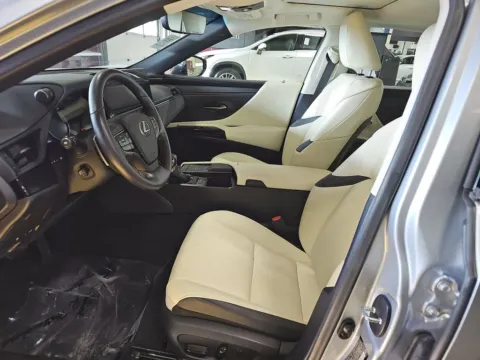 More photos of 2022 Lexus ES 350 at Clement Supercenter, MO