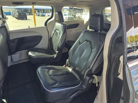 More photos of 2023 Chrysler Pacifica Limited at Clement Supercenter, MO