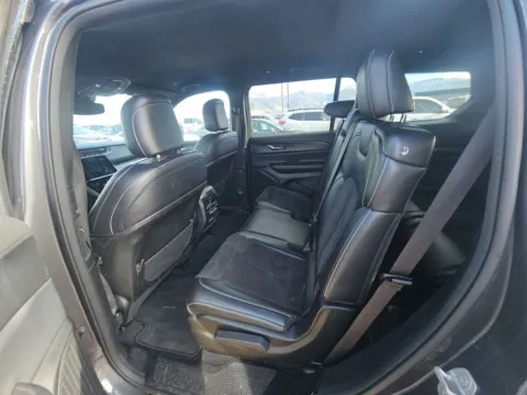 More photos of 2024 Jeep Grand Cherokee L Altitude at Clement Supercenter, MO