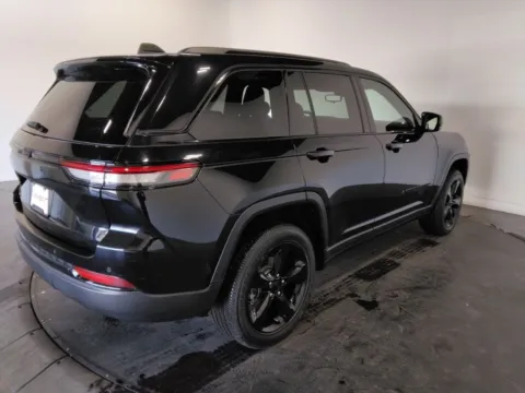 More photos of 2023 Jeep Grand Cherokee Altitude X at Clement Supercenter, MO