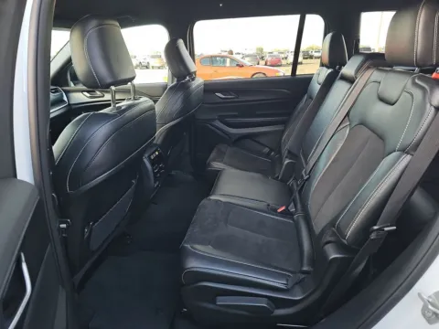 More photos of 2024 Jeep Grand Cherokee L Altitude at Clement Supercenter, MO
