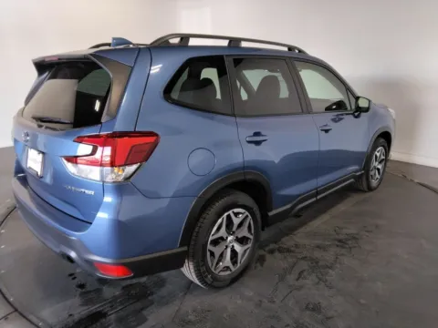 More photos of 2023 Subaru Forester Premium at Clement Supercenter, MO