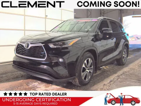 Gray 2023 Toyota Highlander XLE for sale in St. Charles, MO