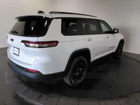 More photos of 2024 Jeep Grand Cherokee L Altitude at Clement Supercenter, MO