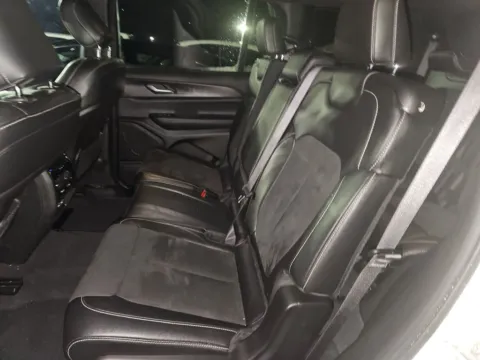 More photos of 2024 Jeep Grand Cherokee L Altitude at Clement Supercenter, MO