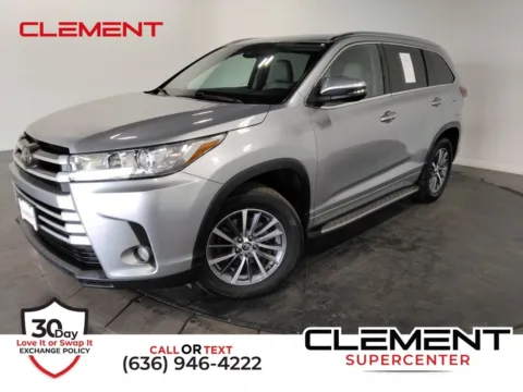 Silver 2017 Toyota Highlander SE for sale in St. Charles, MO