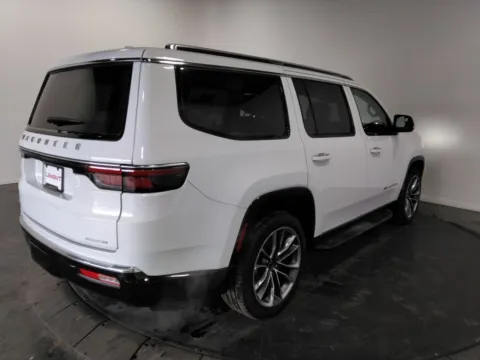 More photos of 2023 Jeep Wagoneer Series II at Clement Supercenter, MO