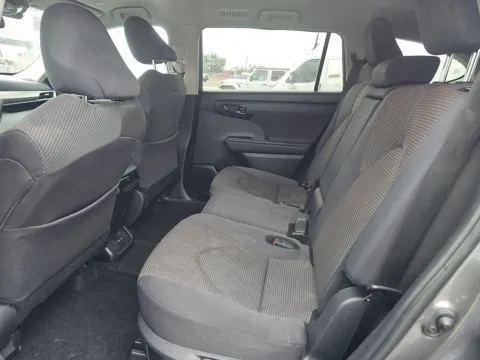 More photos of 2024 Toyota Highlander LE at Clement Supercenter, MO