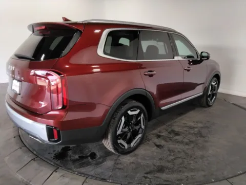 More photos of 2024 Kia Telluride S at Clement Supercenter, MO