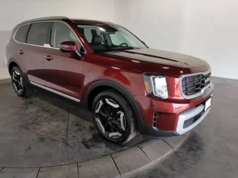 More photos of 2024 Kia Telluride S at Clement Supercenter, MO