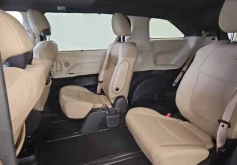 More photos of 2022 Toyota Sienna XLE at Clement Supercenter, MO