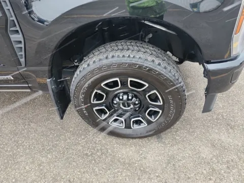 More photos of 2025 Ford F-250SD Platinum at Clement Supercenter, MO