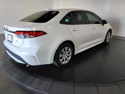 More photos of 2020 Toyota Corolla LE at Clement Supercenter, MO