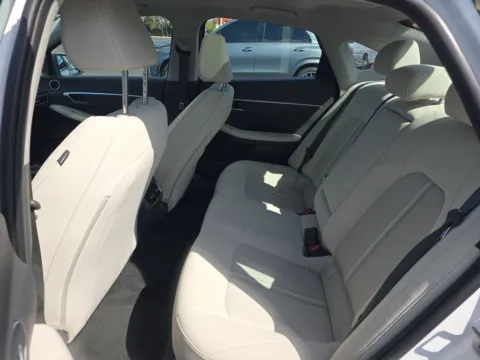 More photos of 2023 Hyundai Sonata SEL at Clement Supercenter, MO