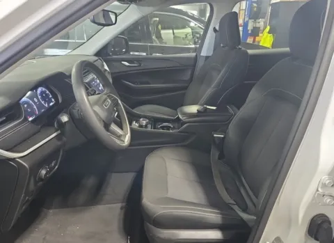 More photos of 2023 Jeep Grand Cherokee L Laredo at Clement Supercenter, MO