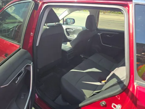 More photos of 2021 Toyota RAV4 XLE at Clement Supercenter, MO