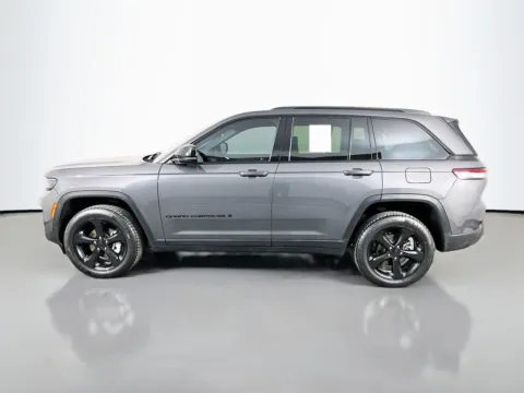 More photos of 2025 Jeep Grand Cherokee Limited at Clement Supercenter, MO