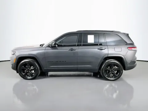 More photos of 2023 Jeep Grand Cherokee Limited at Clement Supercenter, MO