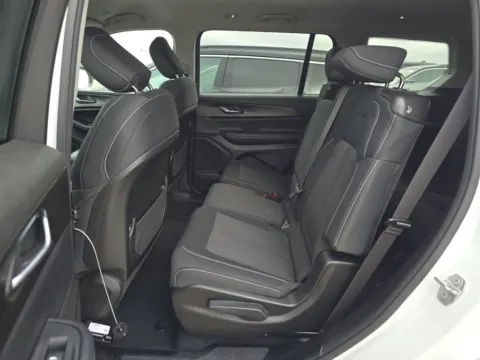 More photos of 2023 Jeep Grand Cherokee L Laredo at Clement Supercenter, MO