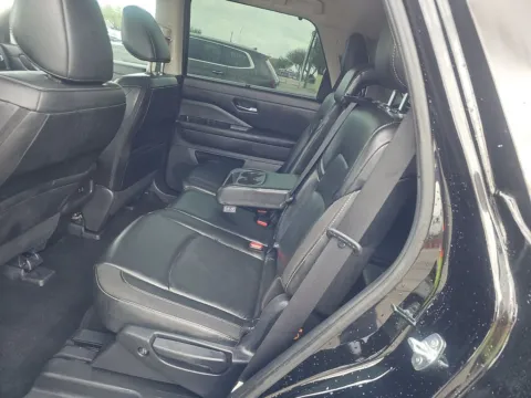 More photos of 2023 Nissan Pathfinder SL at Clement Supercenter, MO