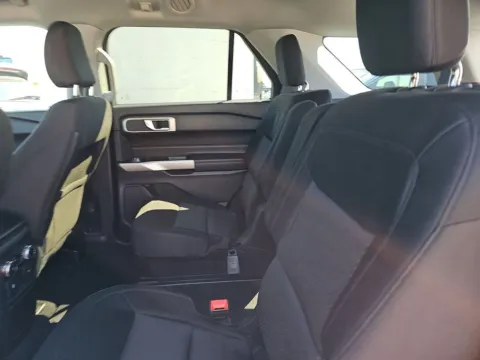 More photos of 2022 Ford Explorer XLT at Clement Supercenter, MO