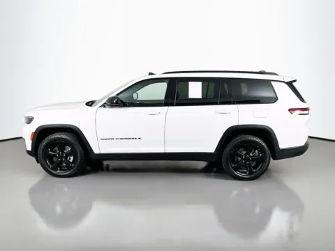 More photos of 2023 Jeep Grand Cherokee L Altitude at Clement Supercenter, MO