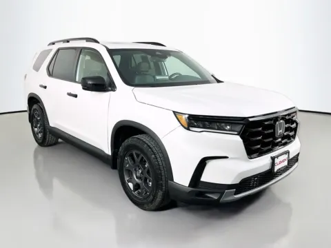 More photos of 2025 Honda Pilot TrailSport at Clement Supercenter, MO