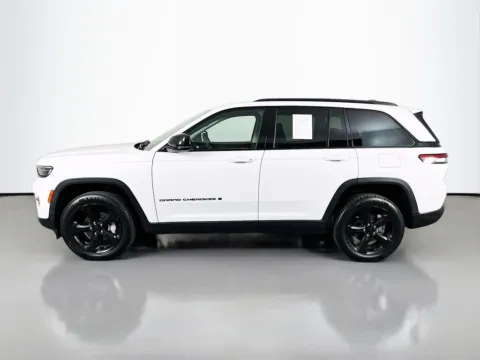 More photos of 2023 Jeep Grand Cherokee Limited at Clement Supercenter, MO
