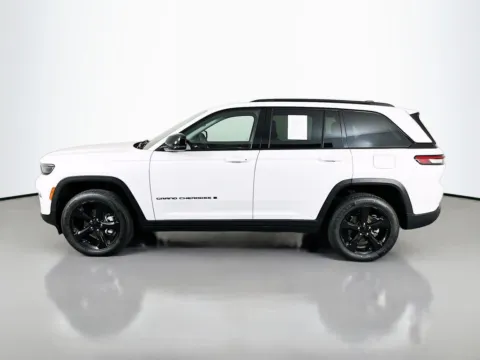 More photos of 2023 Jeep Grand Cherokee Limited at Clement Supercenter, MO